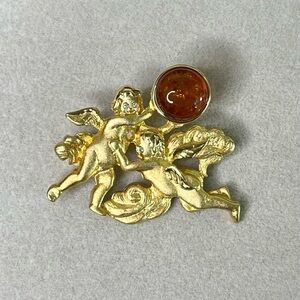 Lee Sands Cherub Angels Amber Cabochon Gold Tone Brooch